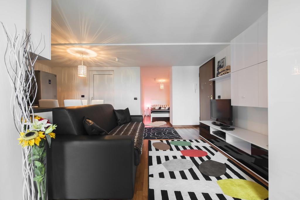 New Luxury Attic Santa Giulia Expo Apartment Милано Екстериор снимка
