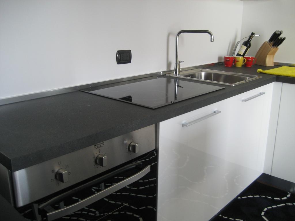 New Luxury Attic Santa Giulia Expo Apartment Милано Стая снимка
