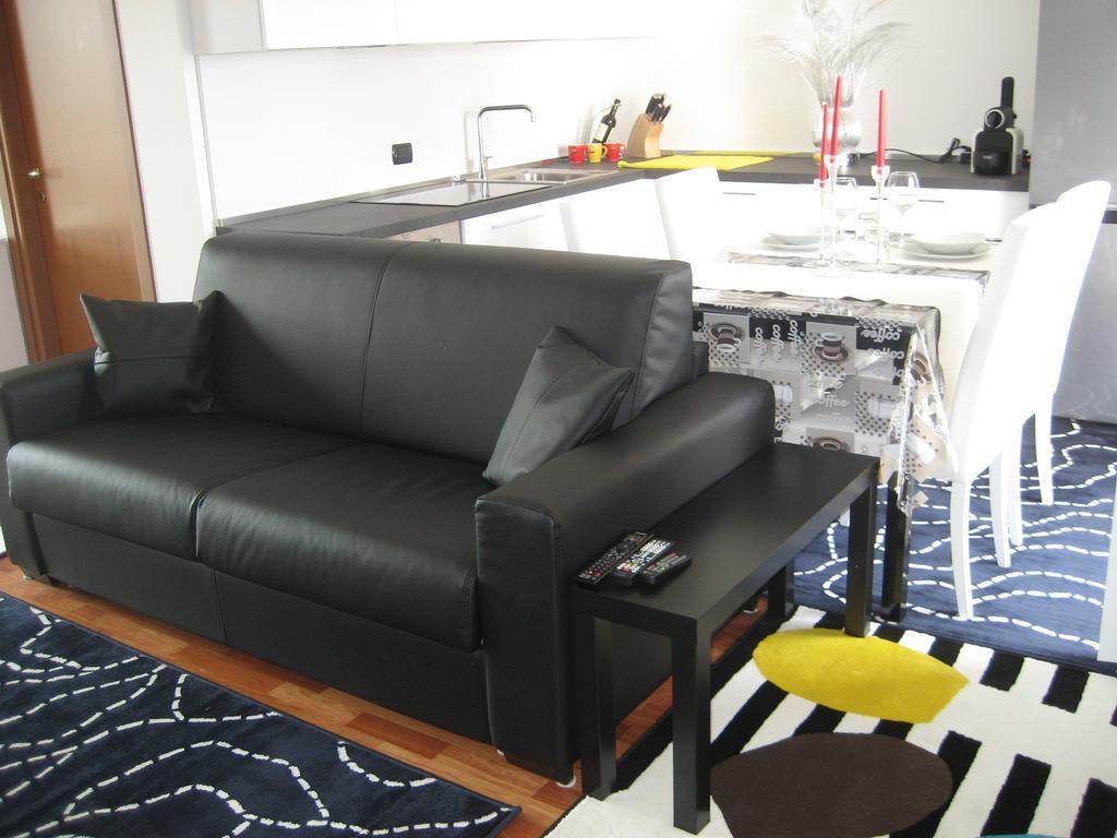New Luxury Attic Santa Giulia Expo Apartment Милано Стая снимка
