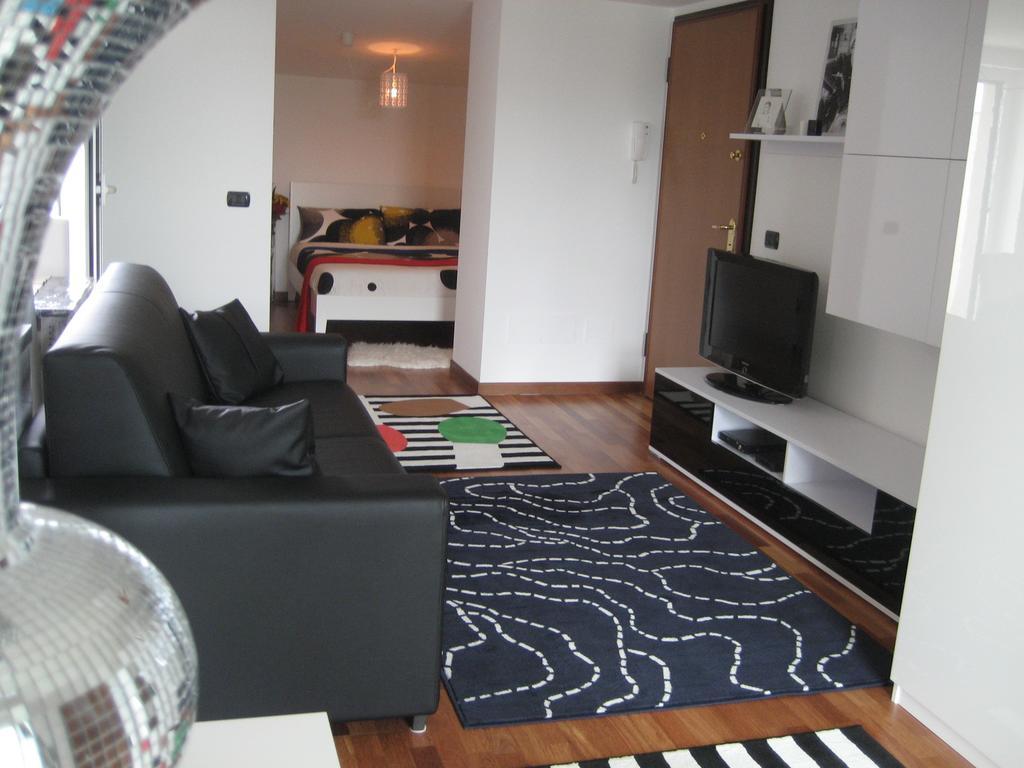 New Luxury Attic Santa Giulia Expo Apartment Милано Стая снимка