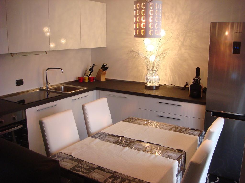 New Luxury Attic Santa Giulia Expo Apartment Милано Стая снимка